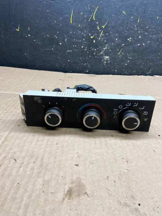 2008-2010 Chevrolet Express 1500 2500 3500 Climate Control Panel y2298 DG0