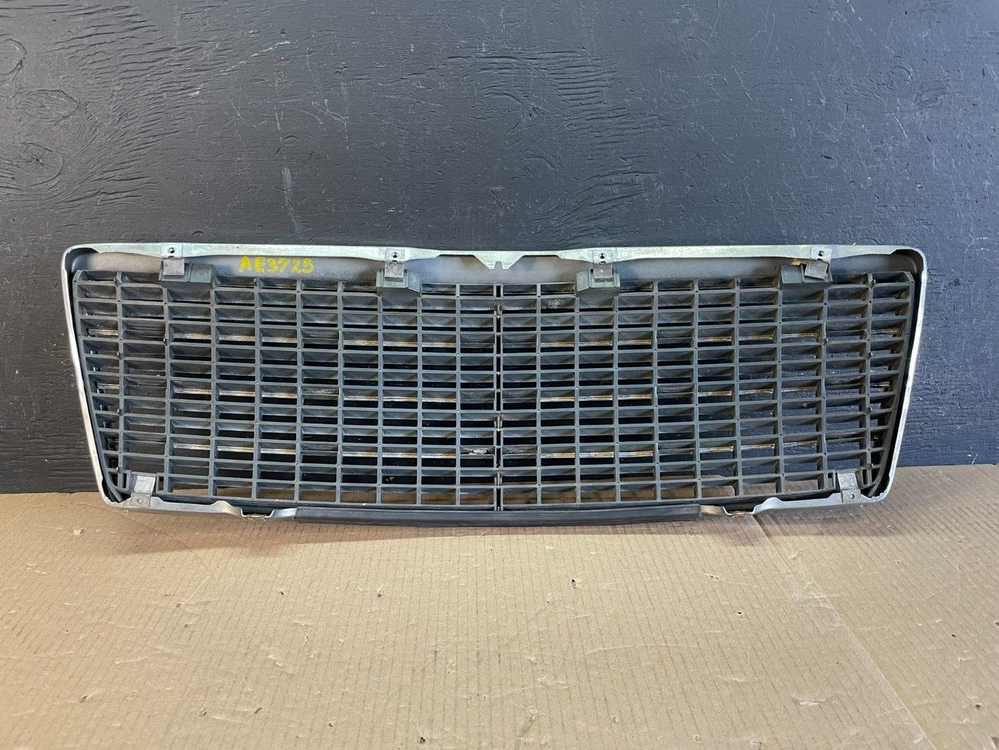 1994 to 1998 Mercedes W140 600SEL S600 Front Hood Grill AE37253
