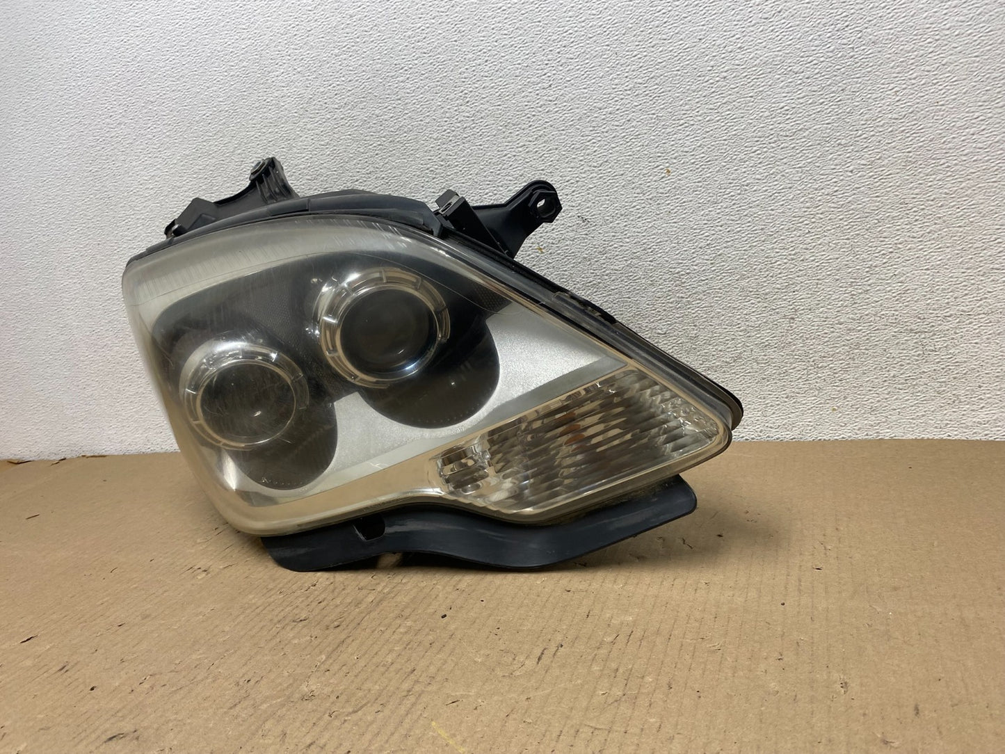 2007-2012 Gmc Acadia Halogen Headlight Right Passenger Side AG7976 DW2