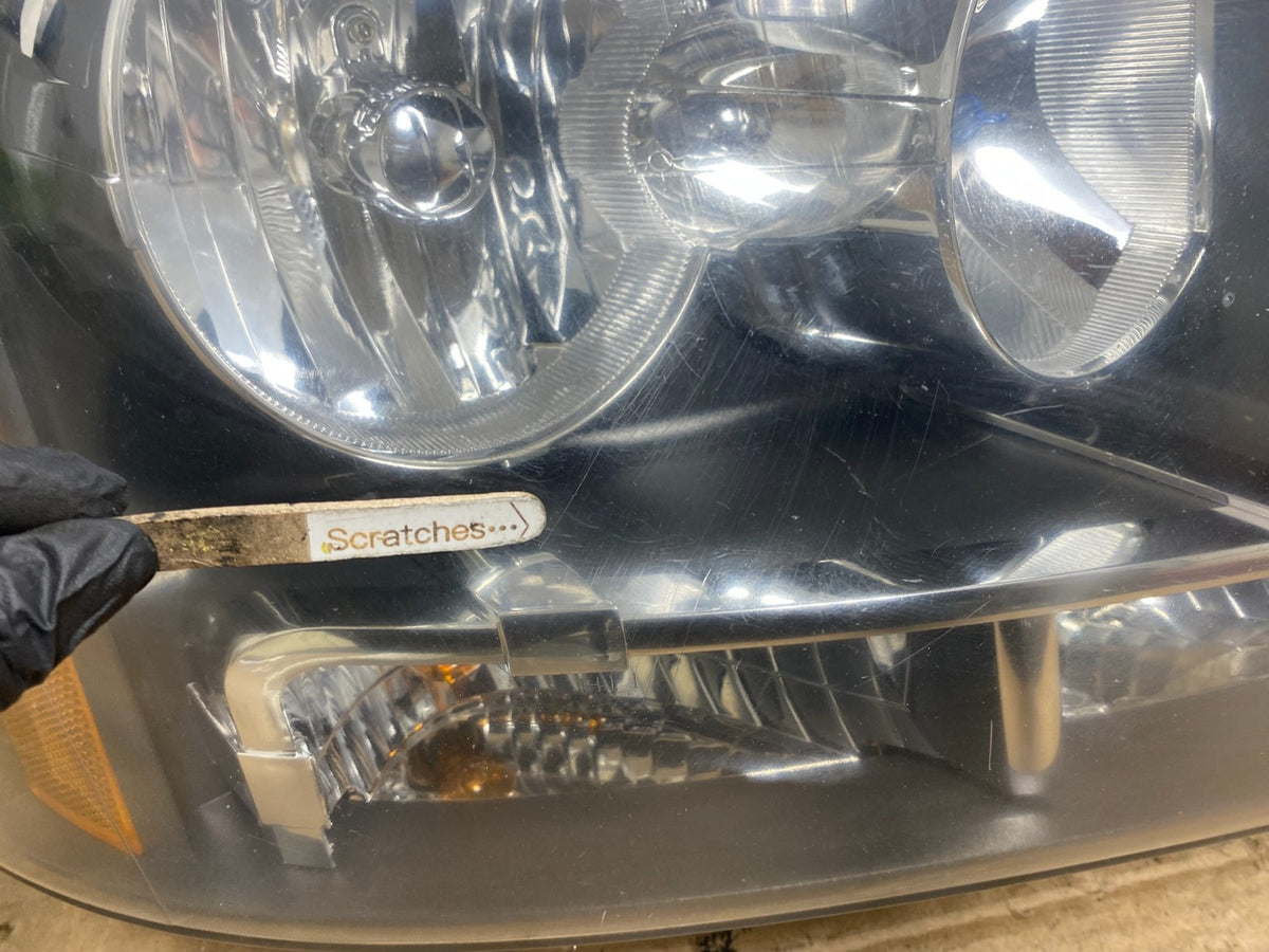 2007 to 2013 Chevrolet Suburban Tahoe Left+Right Set Headlights AH8163 DW3