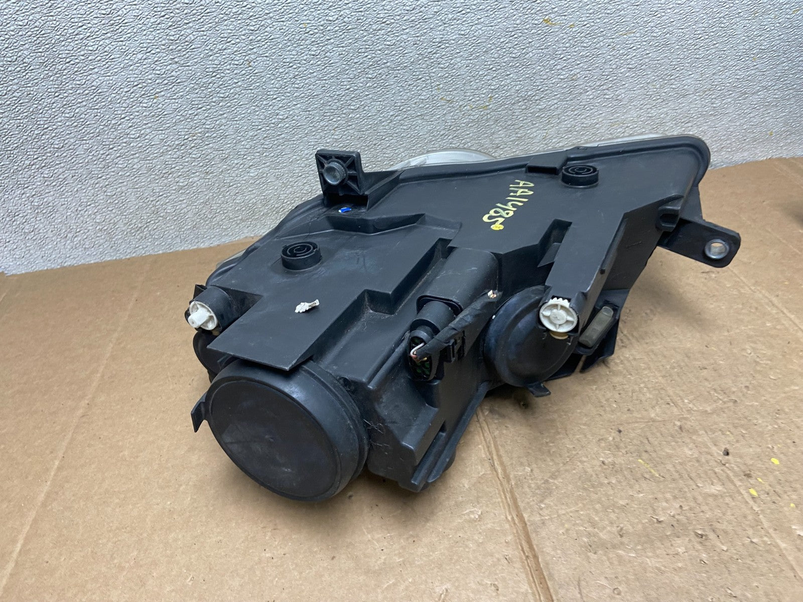 2006-2010 Volkswagen Passat Right Passenger Side Halogen Headlight OEM AA1485 PS4