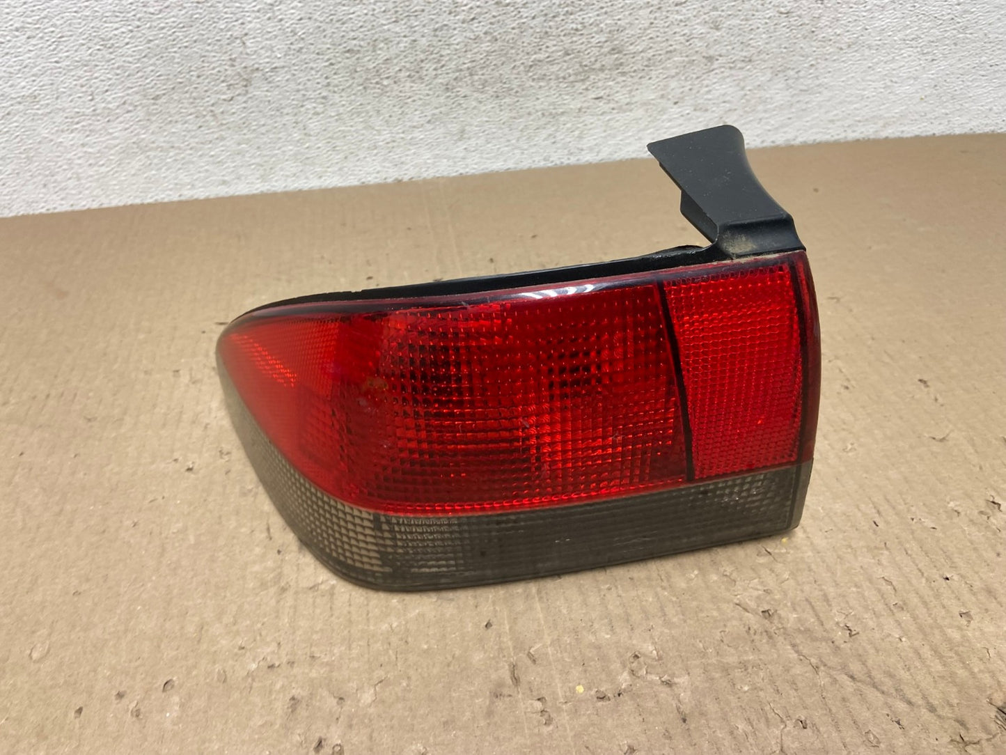 1994 to 1998 Saab 900 & Turbo Left Driver LH Side Tail Light AE9732 LK0