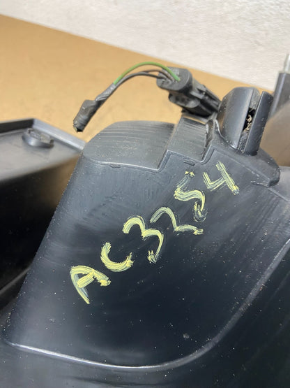 2003 to 2006 Lincoln Navigator Left Driver LH Side Tail Light OEM AC3254 DW7