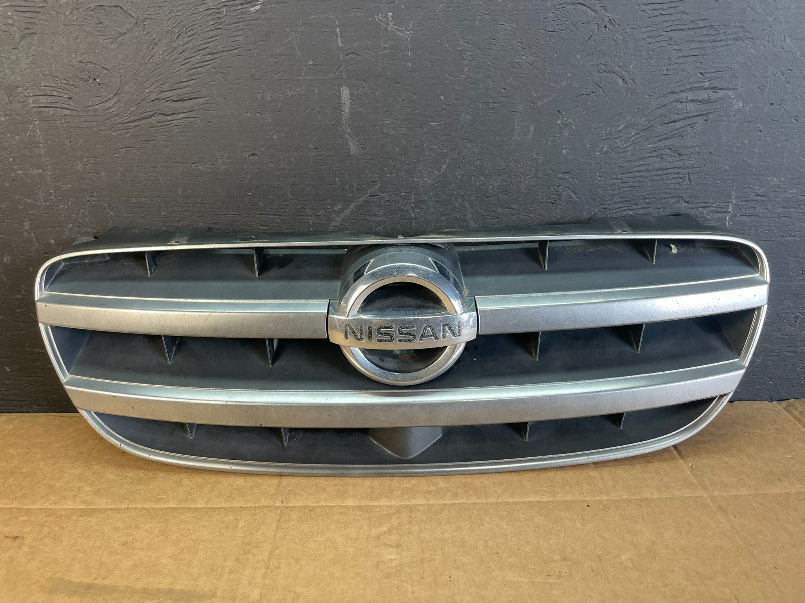 2002 to 2003 Nissan Maxima Front Upper Grill Grille AC5097 DG0