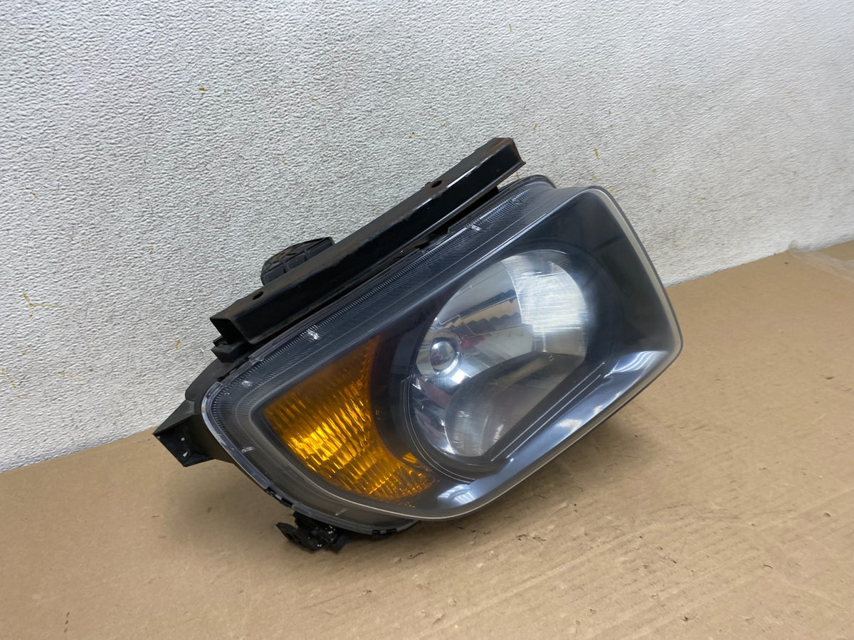 2003 to 2006 Honda Element Right Passenger Rh Side Headlight AH9424 DW2