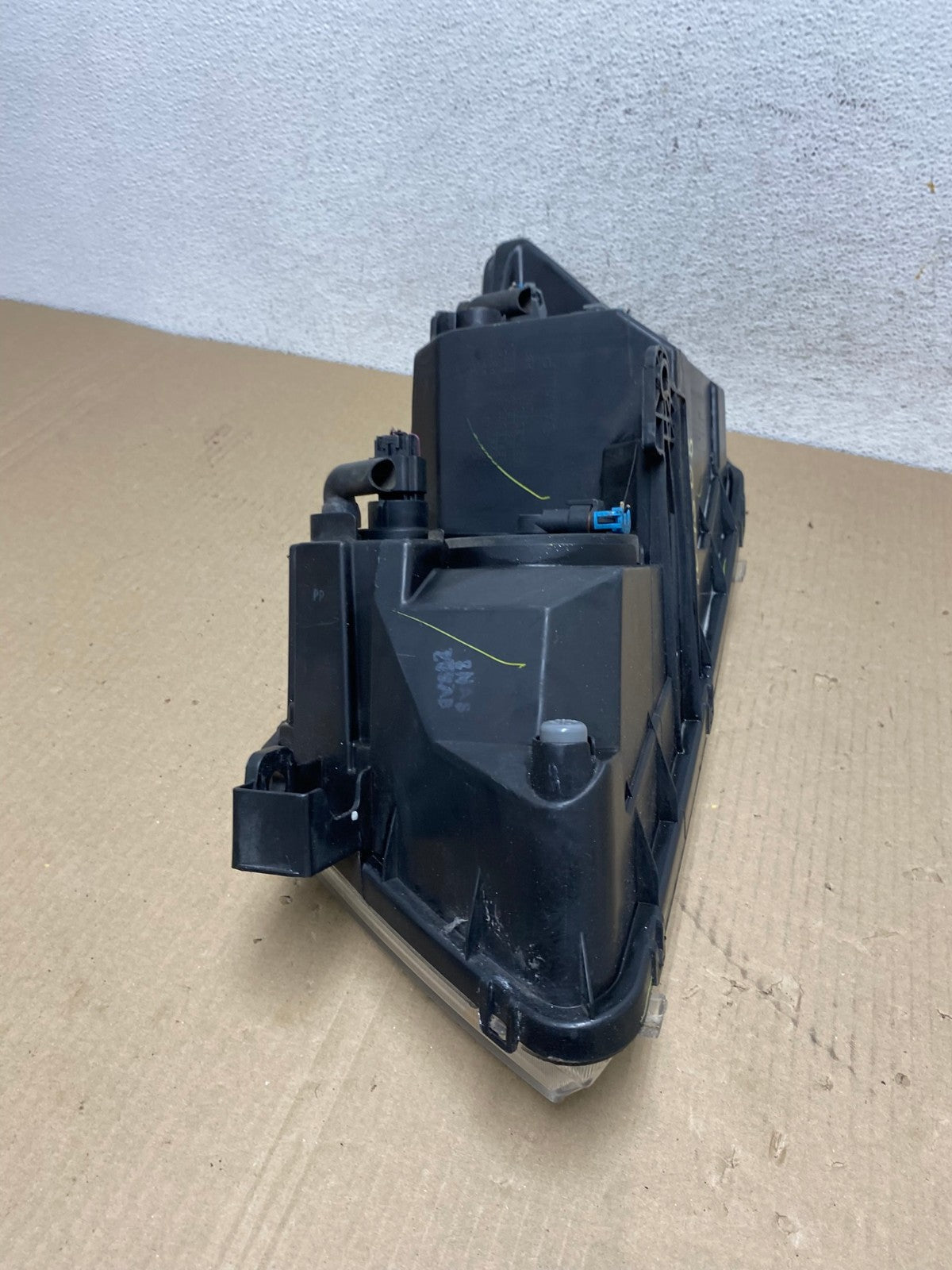 2009 to 2017 Dodge Journey Headlight Right Passenger Rh Halogen AE9508 LK7