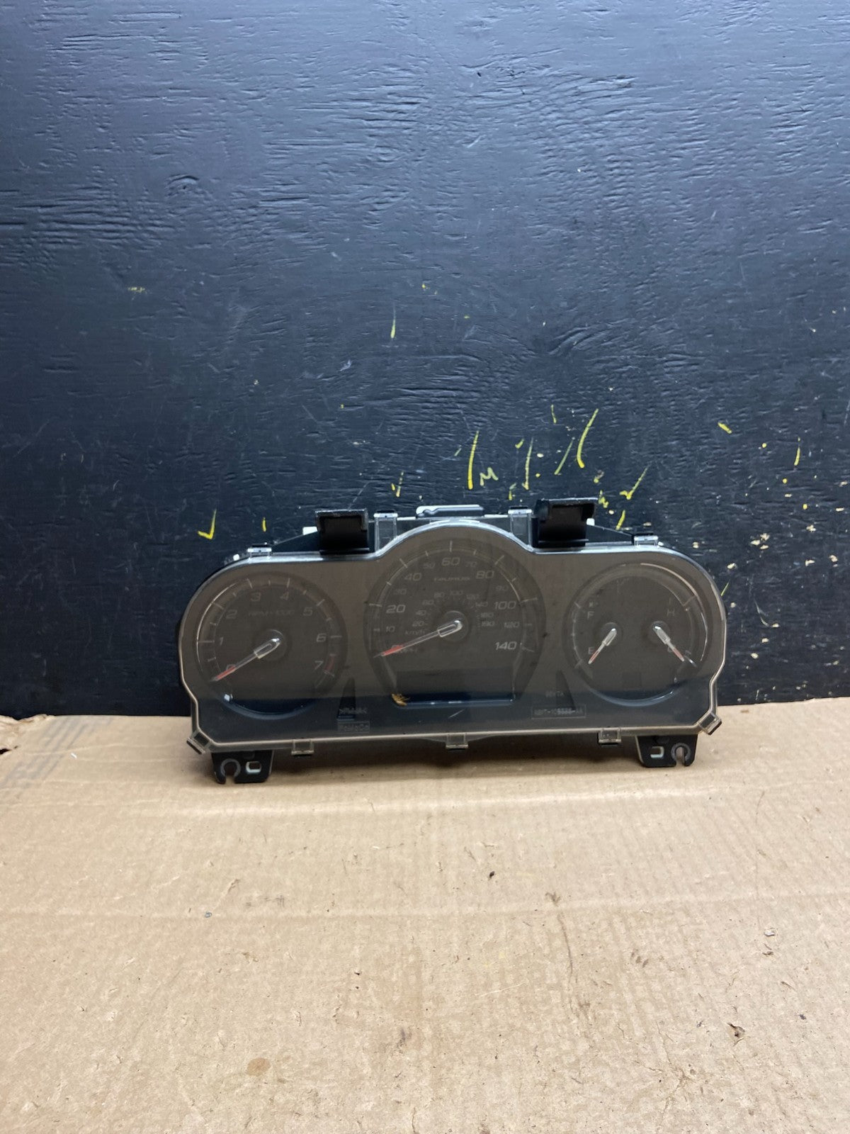 2011 2012  Ford Taurus Speedometer Instrument Cluster Gauges Z0239 DG0