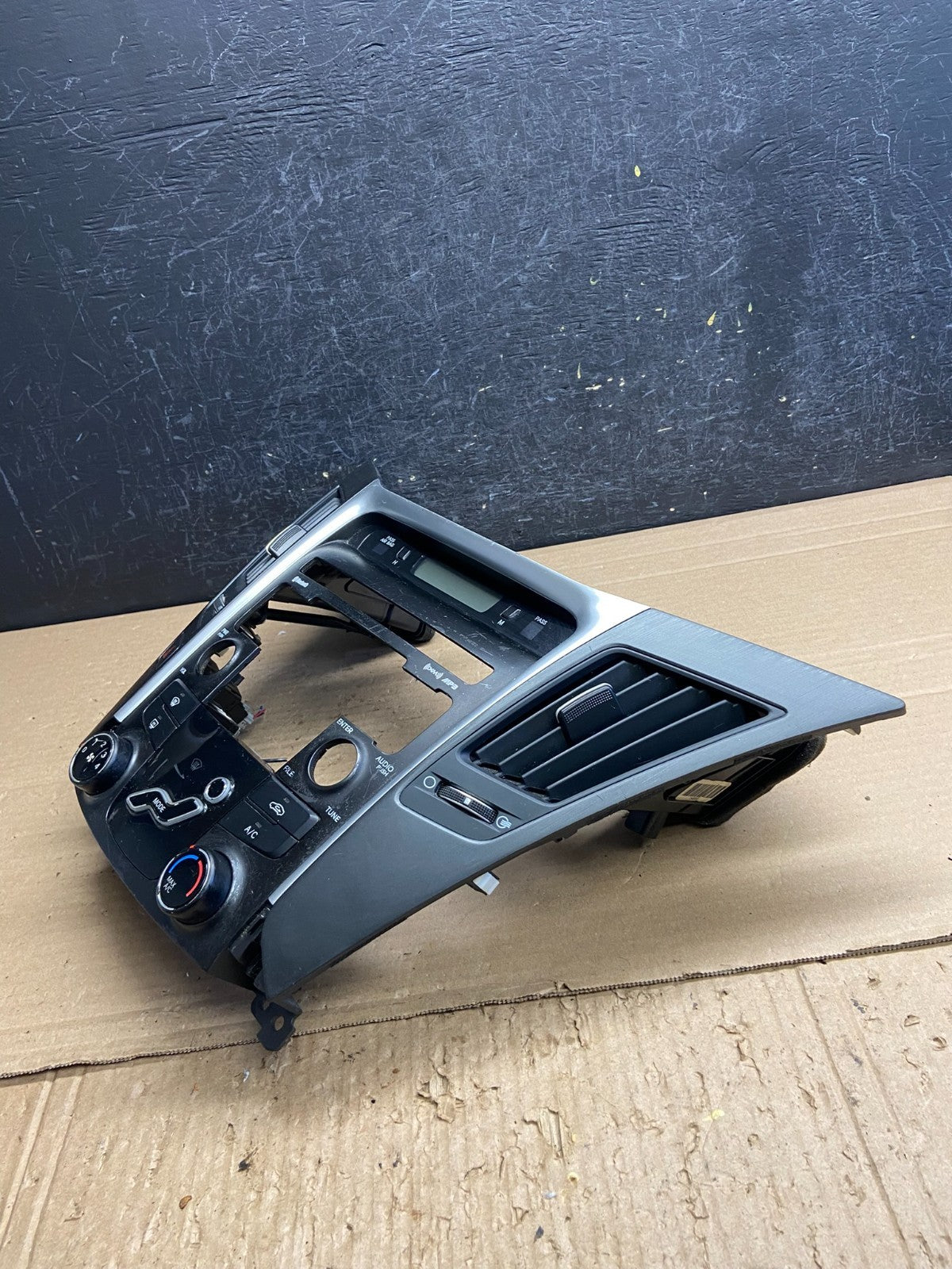 2011 - 2014 Hyundai Sonata Center Radio Climate Control Air Vent Bezel AG0223 DG4