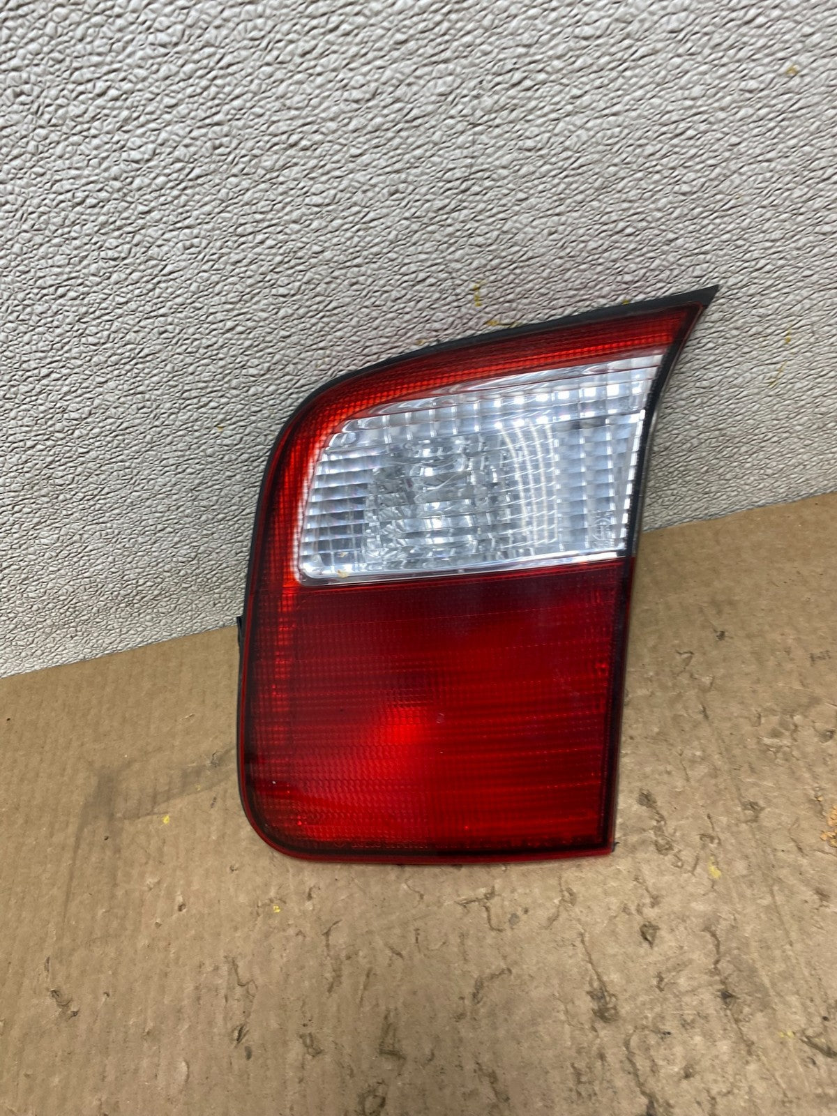 2001 - 2002 Subaru Forester Right Passenger RH Inner Lid Tail Light Oem W7529 DW0