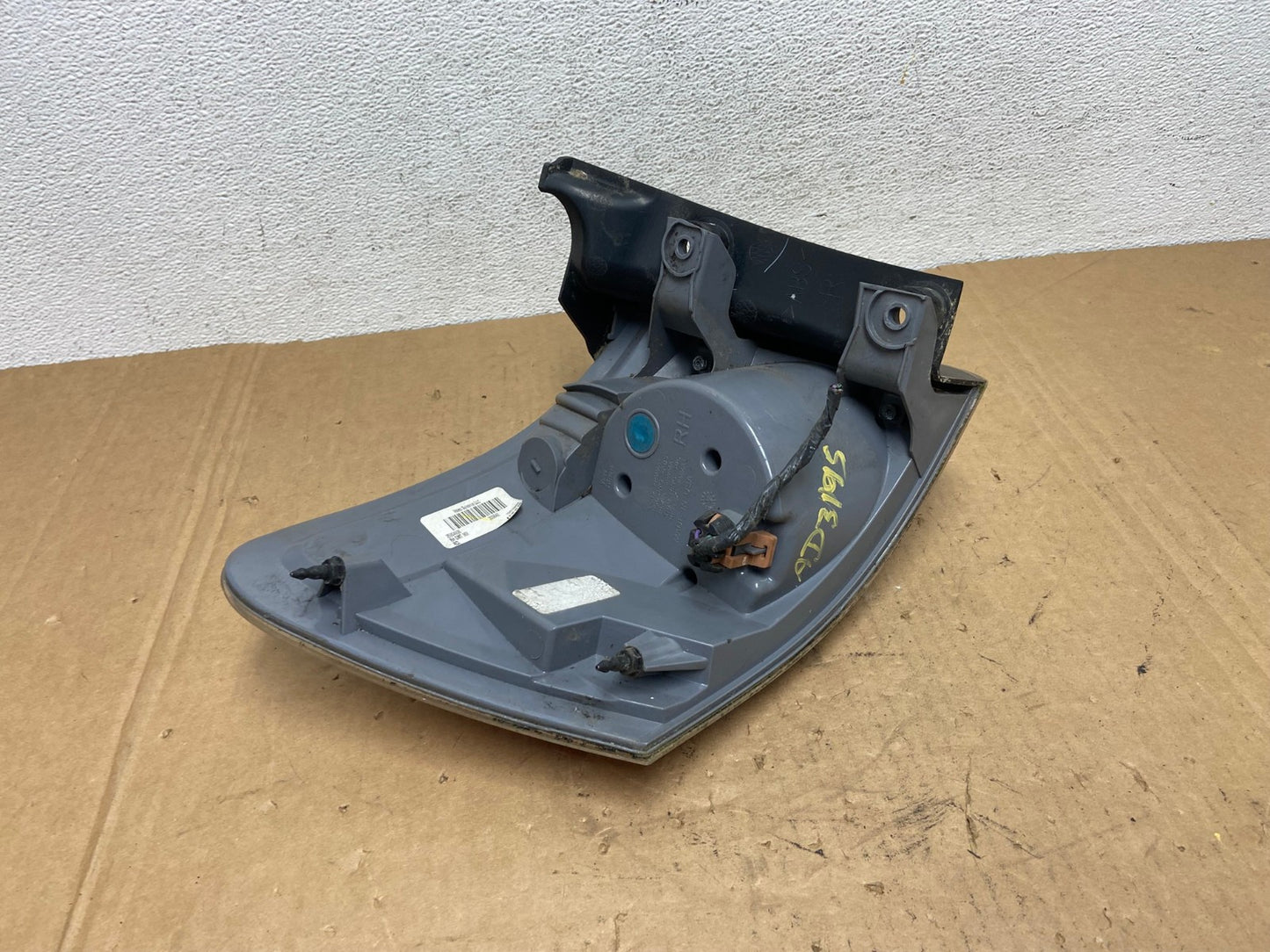 2007 to 2012 GMC Acadia Halogen Tail Light Right Passenger RH Side AD3195 LK5