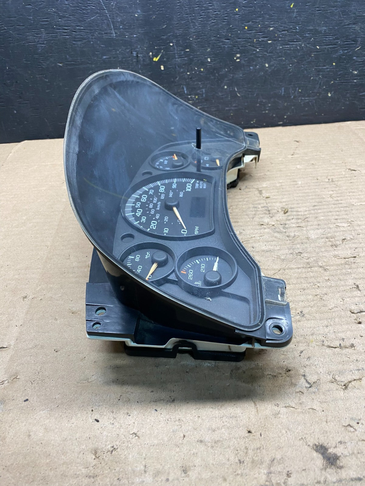 2004 to 2007 Chevrolet Express Speedometer Cluster Gauge OEM q2700 DG2