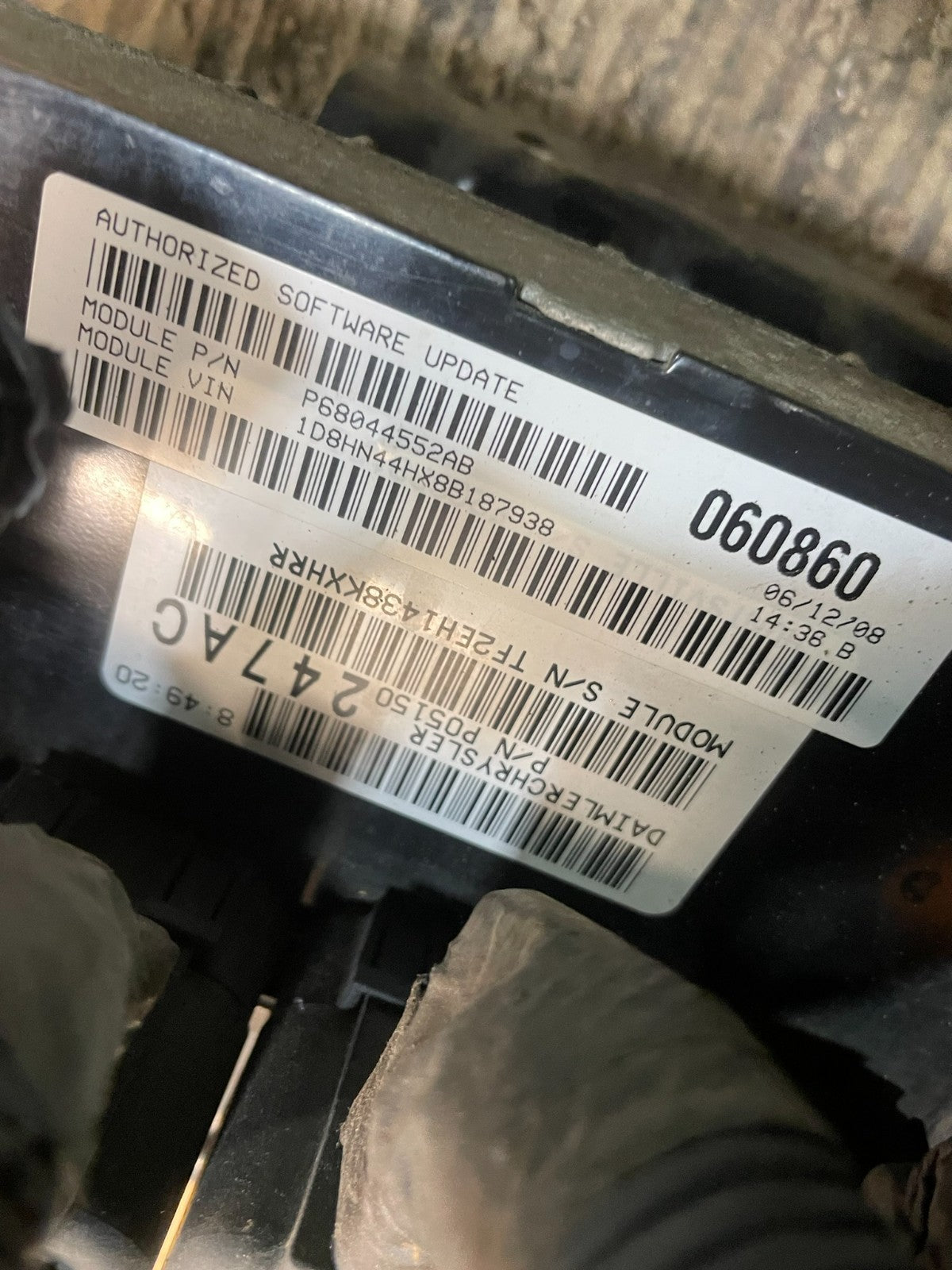 2008 Caravan Town & Country Engine Control Module p68044552ab u9143 DG3