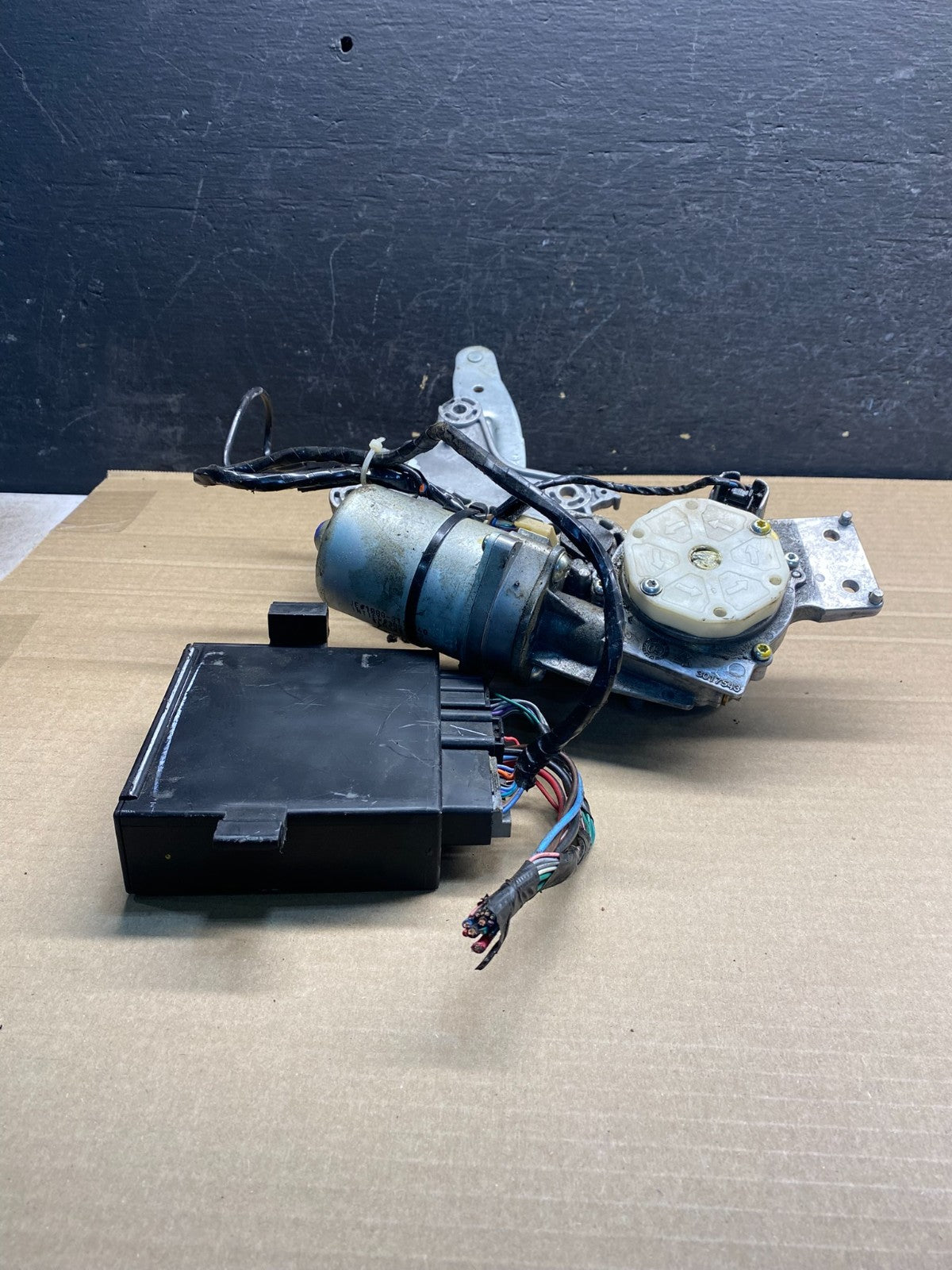 2009 to 2016 GMC Acadia Rear Trunk Liftgate Power Motor Actuator AF0040 DG3
