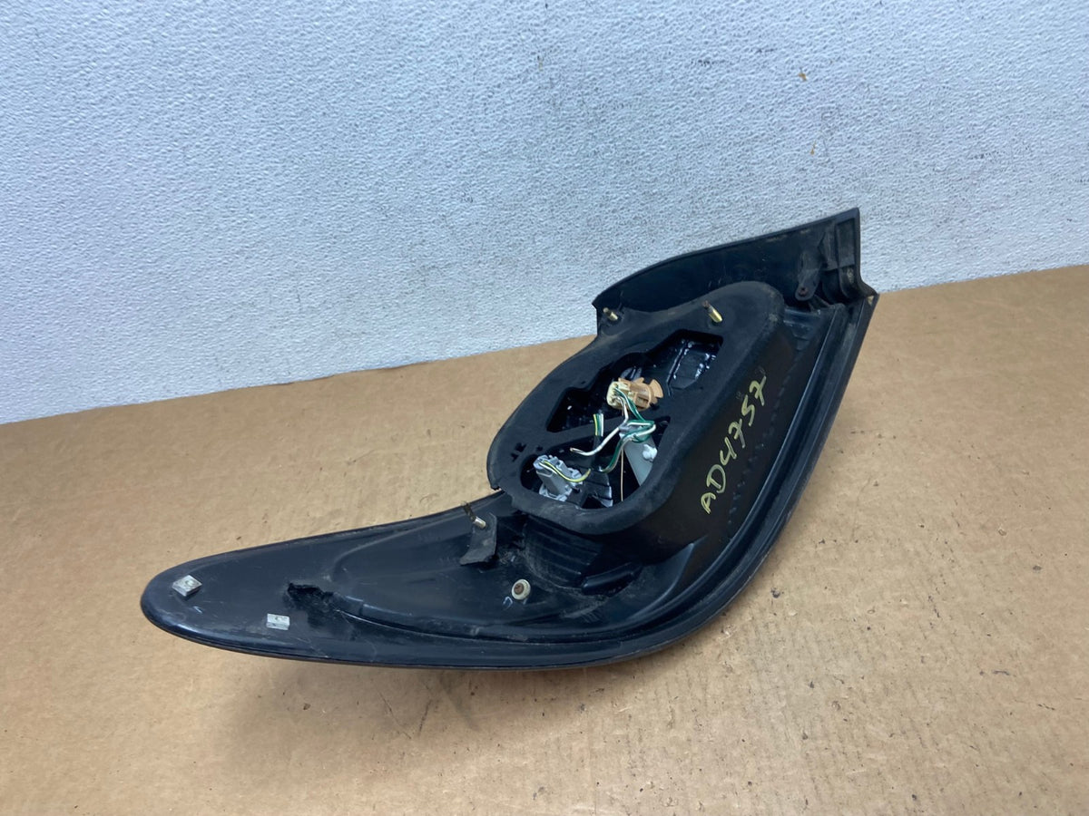 2002 to 2004 Lexus ES300 ES330 Right Passenger Side Tail Light AD4757 LK5