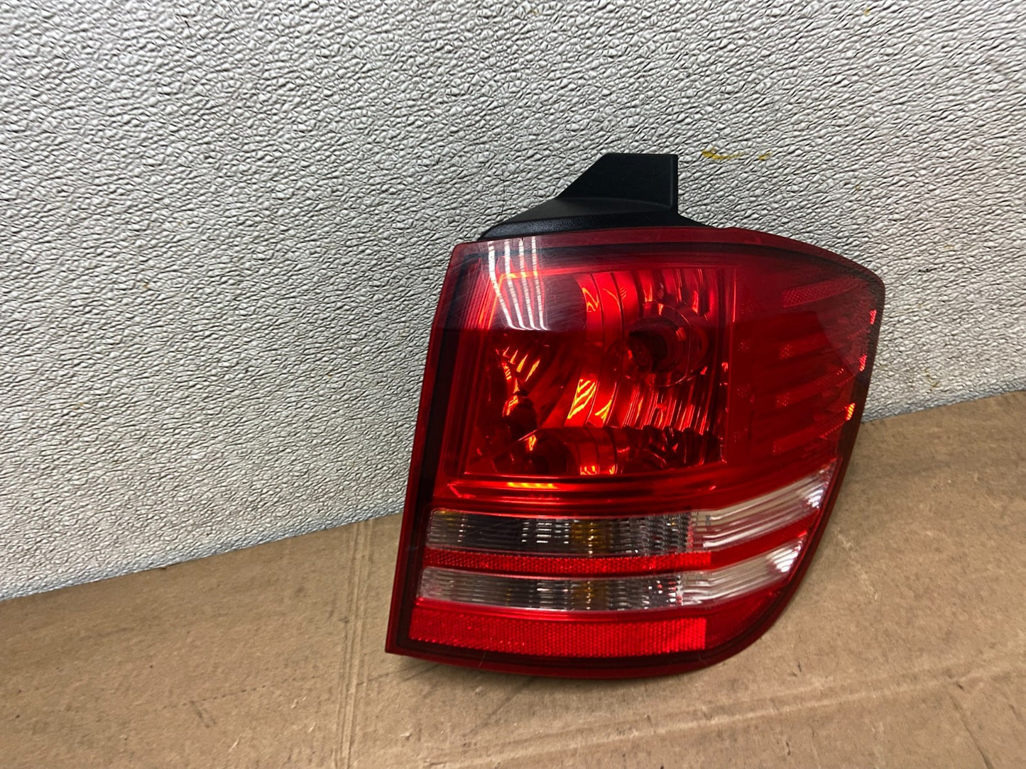 2009 - 2011 Dodge Journey Right Passenger Side Tail Light Oem Y5211 DW0