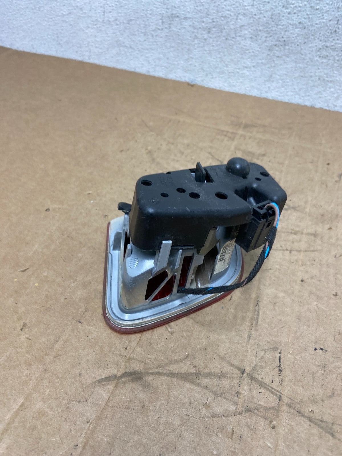 2003-2006 BMW 330I E46 Coupe Right Passenger Side Tail Light Inner AD6310 DW7