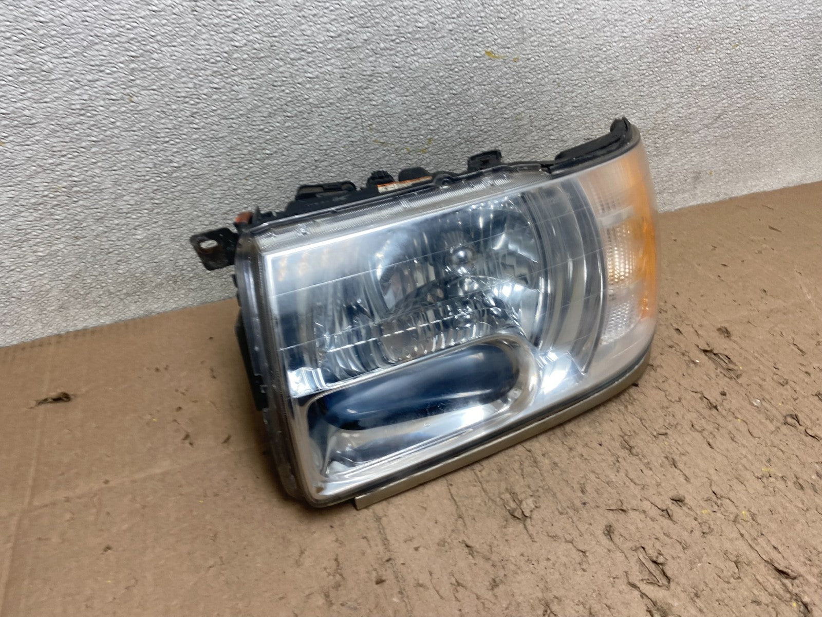 2001 to 2003 Infiniti QX4 Xenon HID Driver Left LH Side Headlight OEM Y4887 DW2