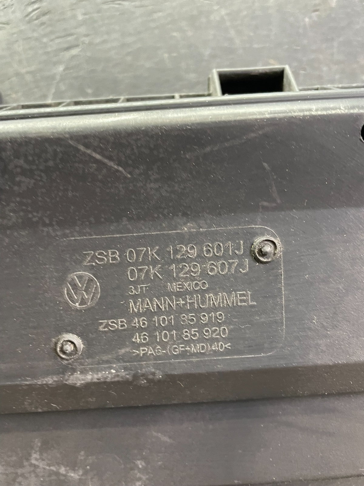 2005- 2008 Volkswagen Jetta Beetle 2.5L Passat Engine Cover 07k129601j Z8339 DG9