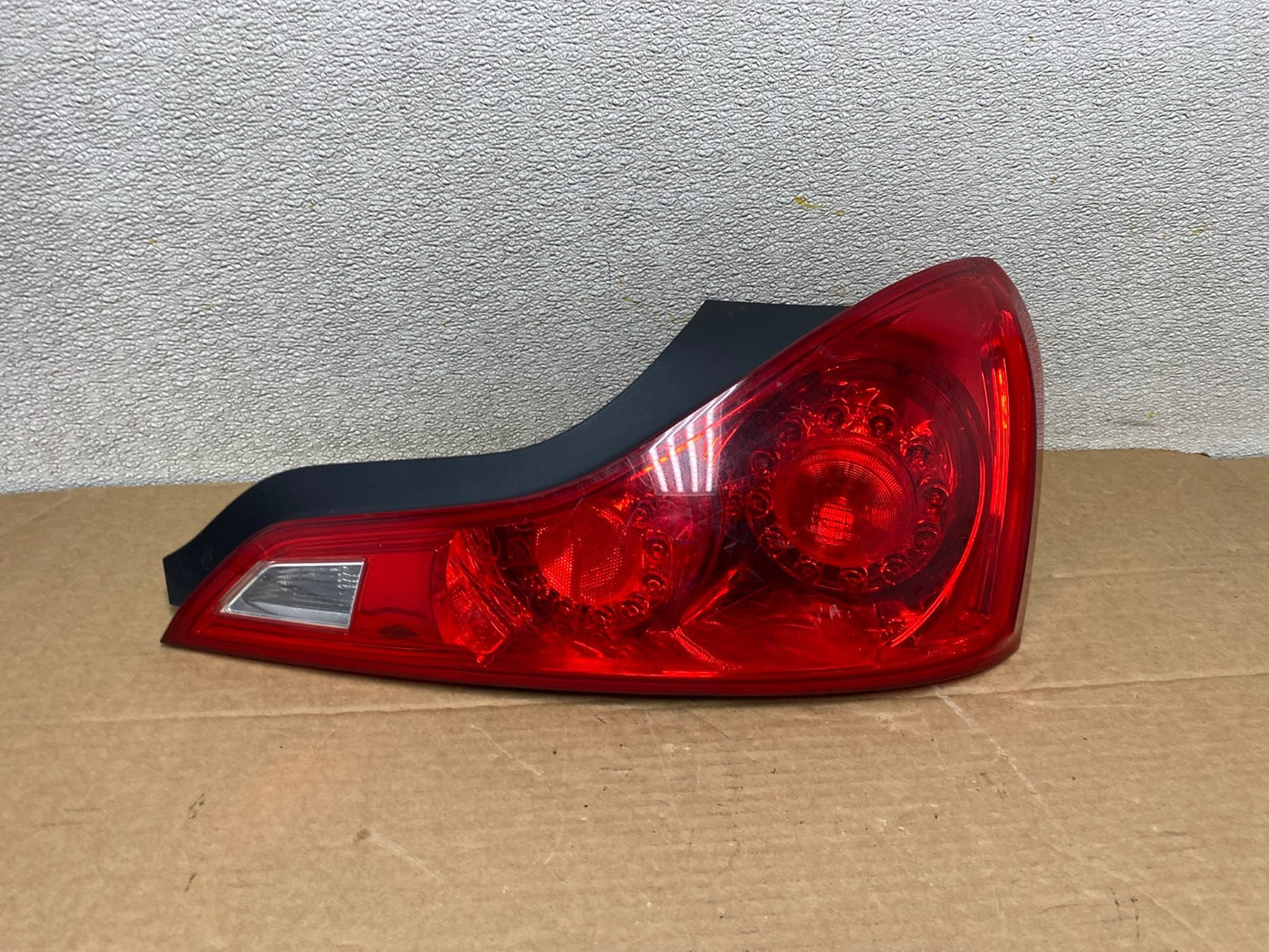 2008-2013 Infiniti G37 Coupe Right Passenger RH Side Tail Light OEM Z1326 DG0