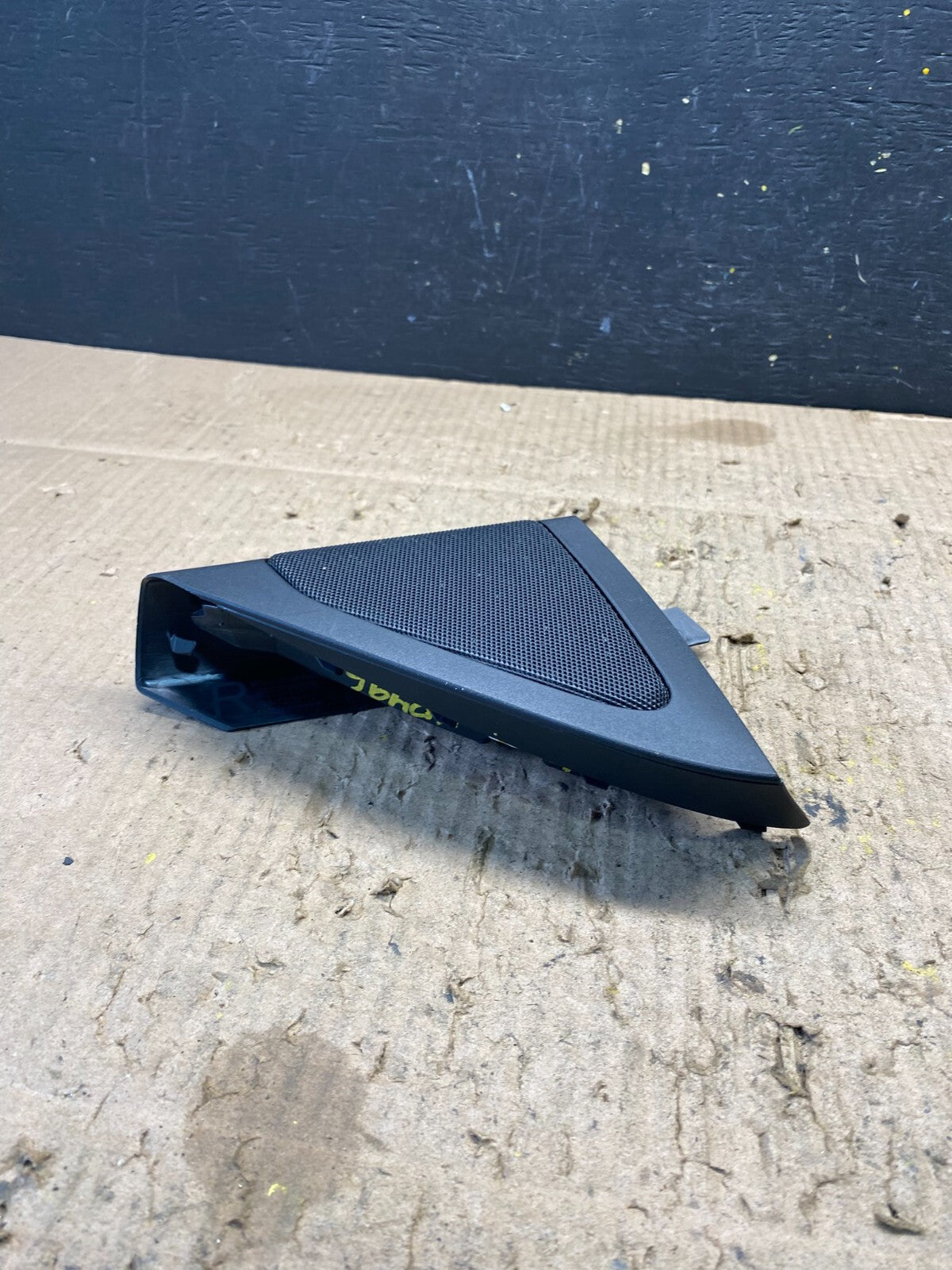 2020 to 2023 BMW X6 right side Tweeter Speaker Right Side Door N04962