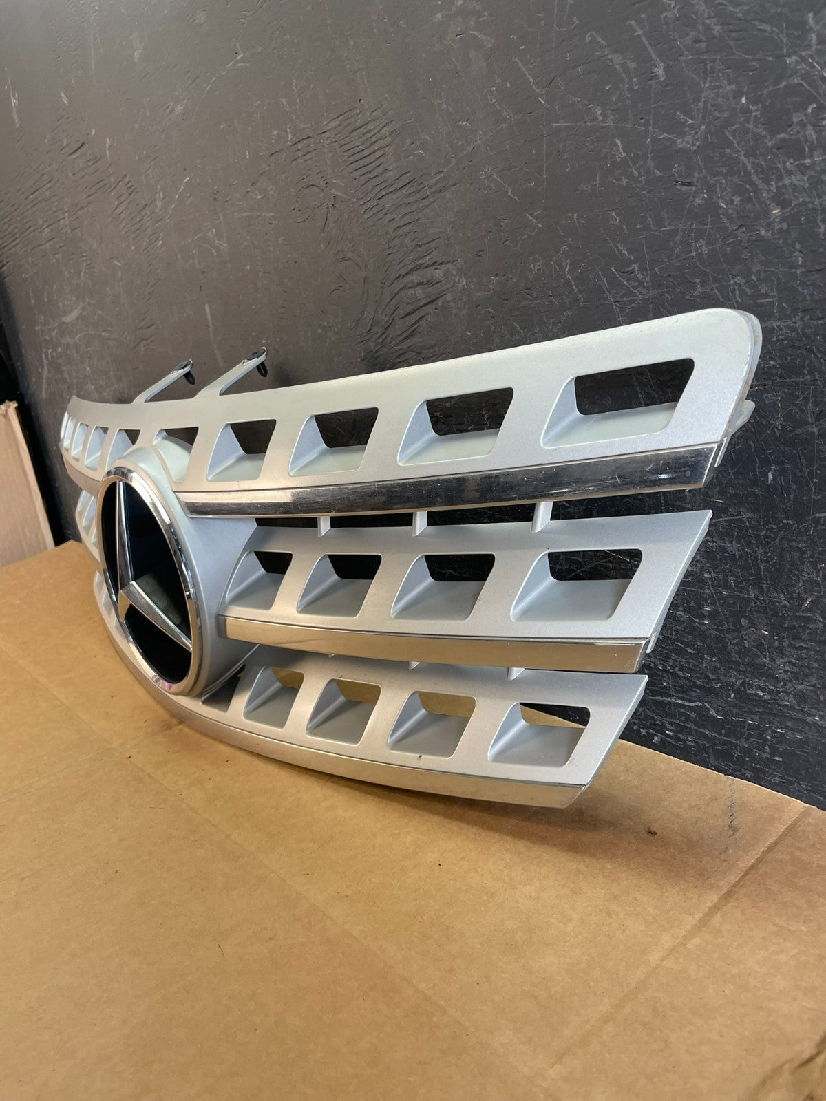 2009 to 2011 Mercedes ML-Class W164 Front Bumper Grille Grill ae0828 DG1