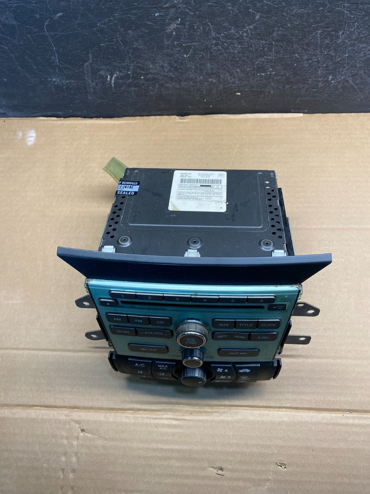 2009 to 2011 Honda Pilot AM FM CD Audio Radio Player Climate Control AD7600 DG3