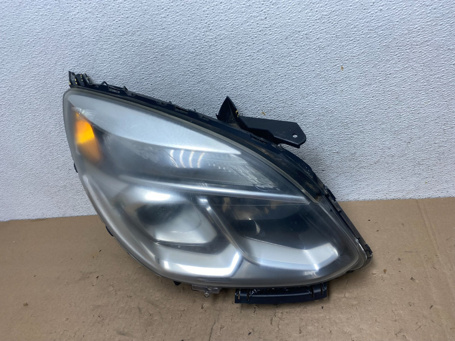 2016-2018 Chevrolet Equinox Right Passenger RH Halogen Headlight AG5548 DW1