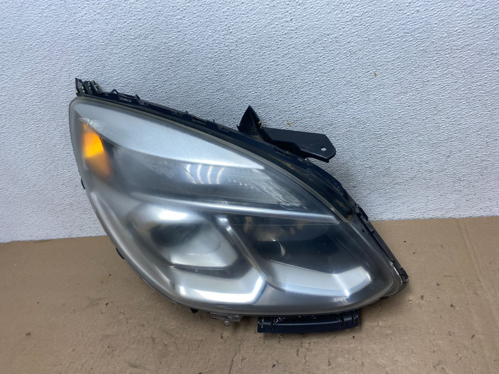 2016-2018 Chevrolet Equinox Right Passenger RH Halogen Headlight AG5548 DW1
