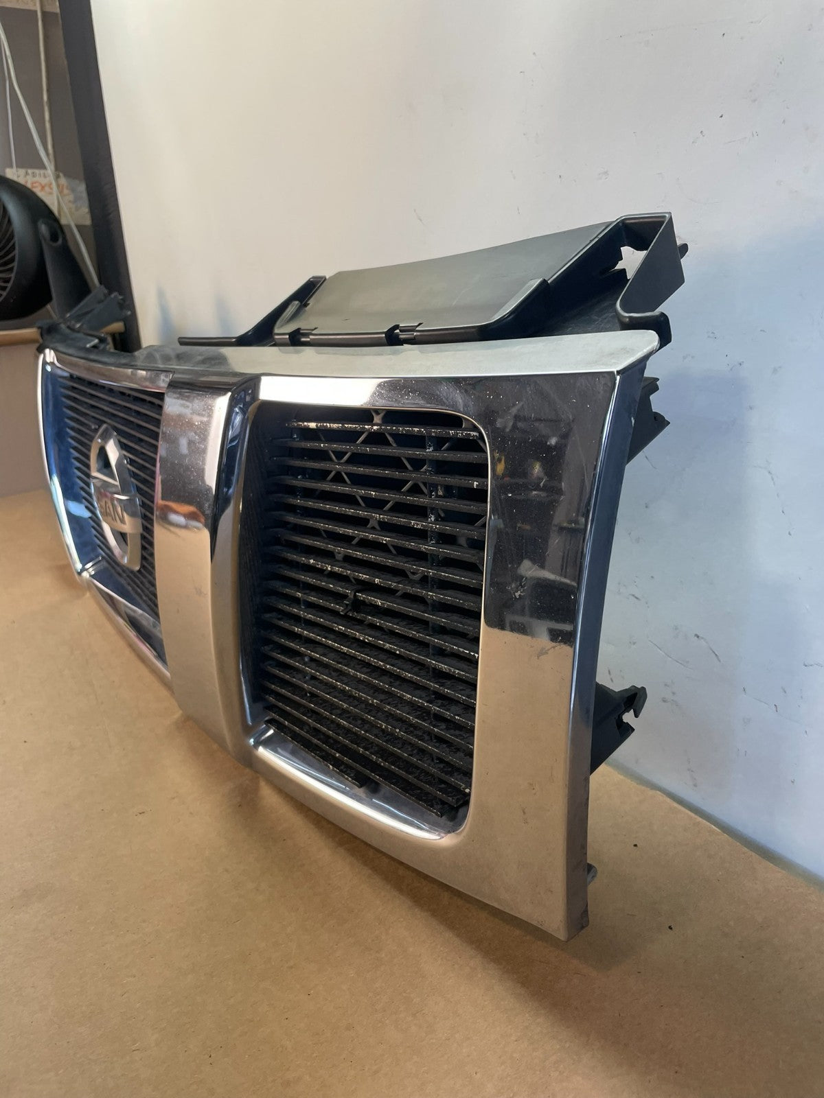 2004 to 2007 Nissan Titan Armada Front Upper Grill Grille af8588 DG1