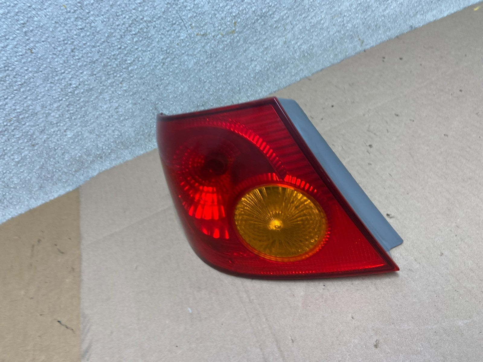 2003 to 2005 Toyota Corolla Left Driver Lh Side Tail Light AA0301 DW1