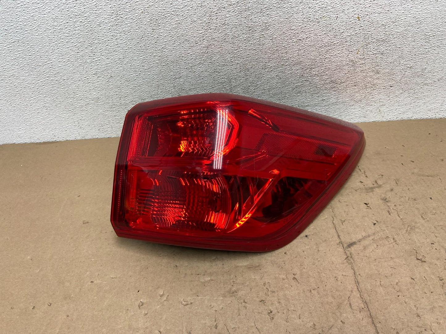 2017 - 2020 Nissan Pathfinder Right Passenger Tail light AG5596 DW0