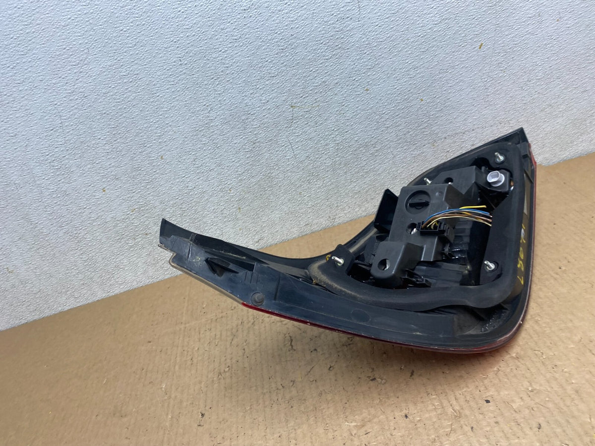 2008 2009 2010 BMW 5 525i 530i Right Passenger Rh Tail Side Light L8691 DW7