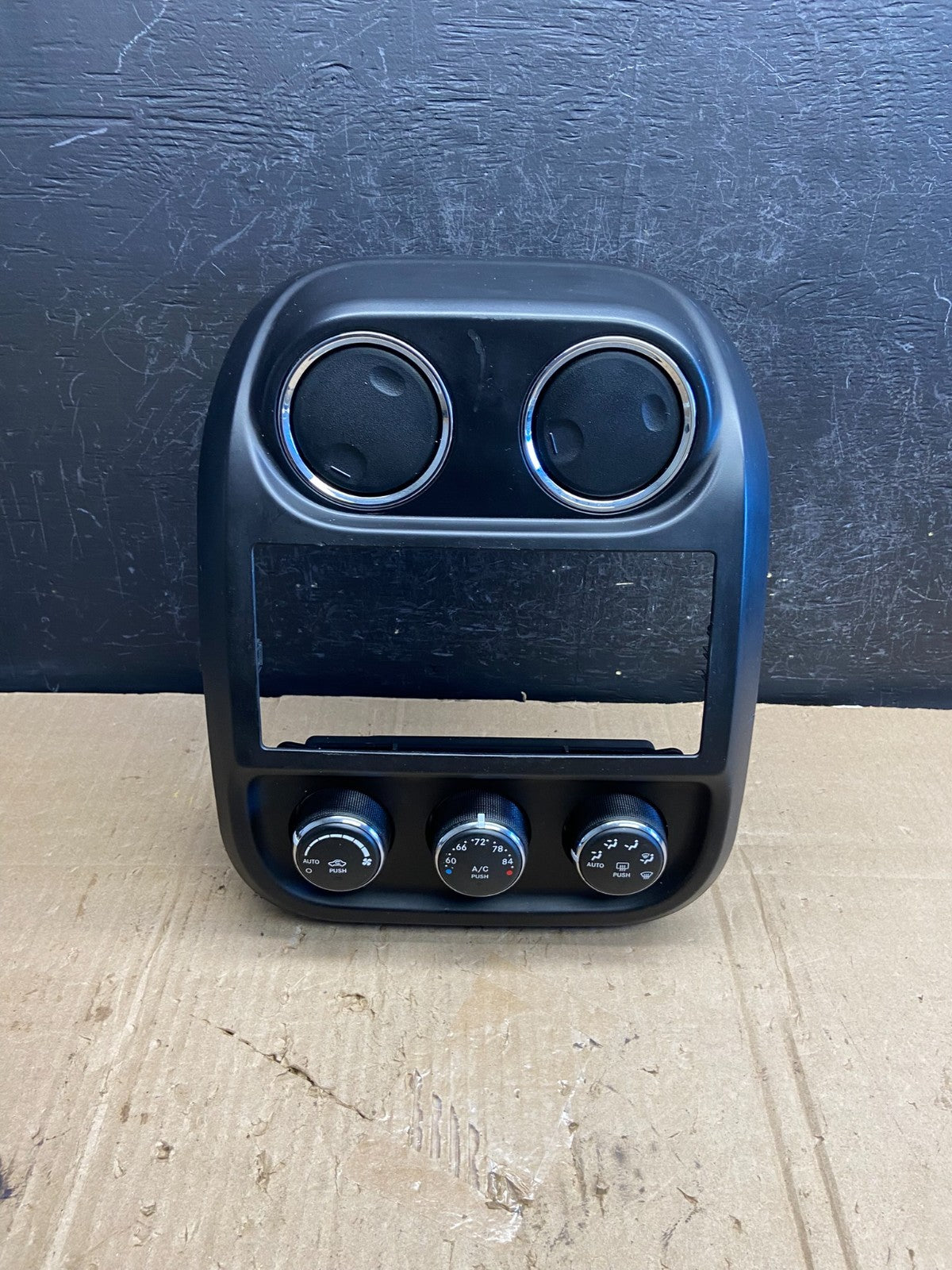 2009-2013 Jeep Patriot Dash Climate Temperature Control Radio Bezel OE ae1947 DG0