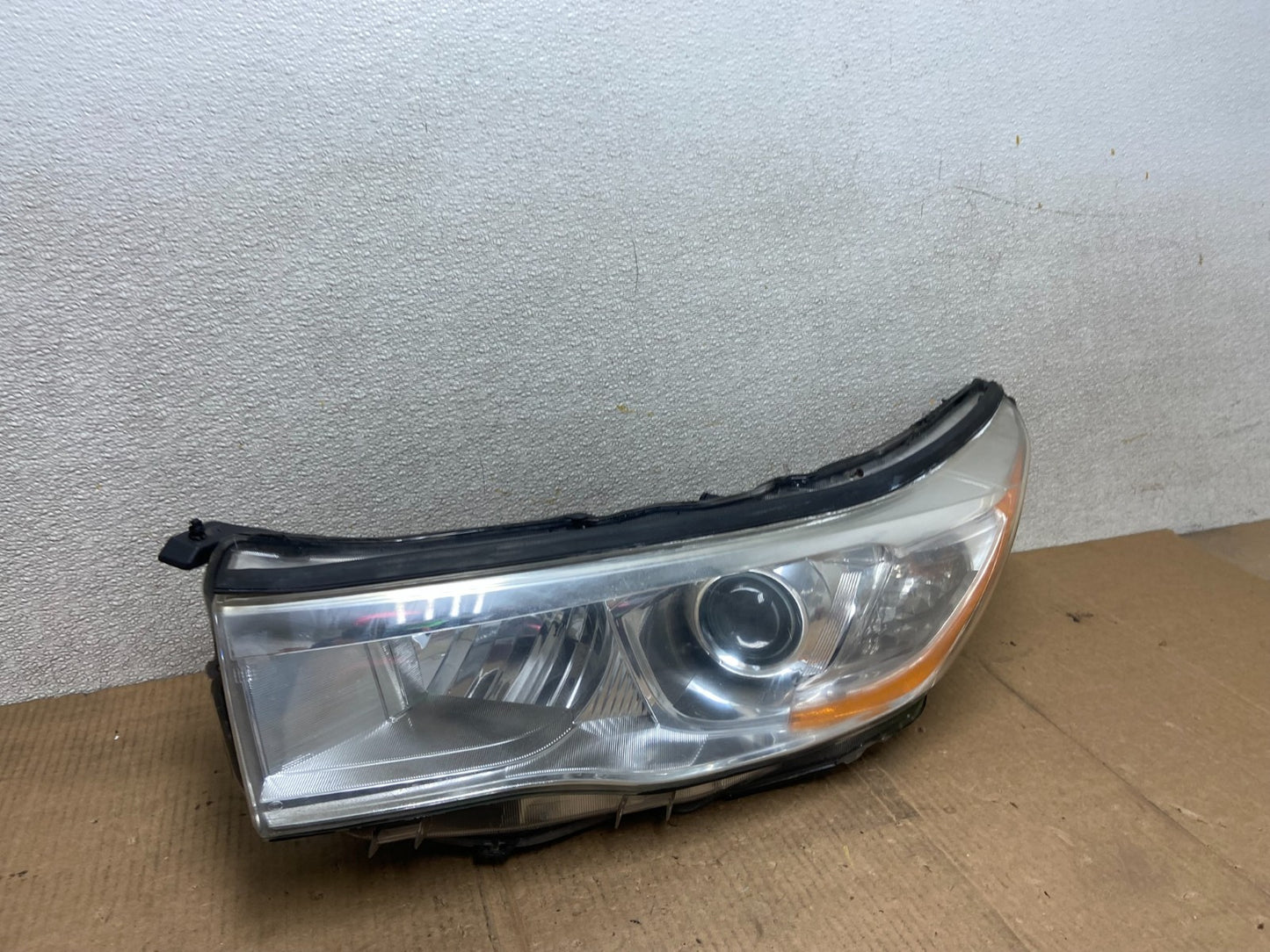 2014 - 2016 Toyota Highlander Left Driver LH Halogen Headlight AA6507 DG2