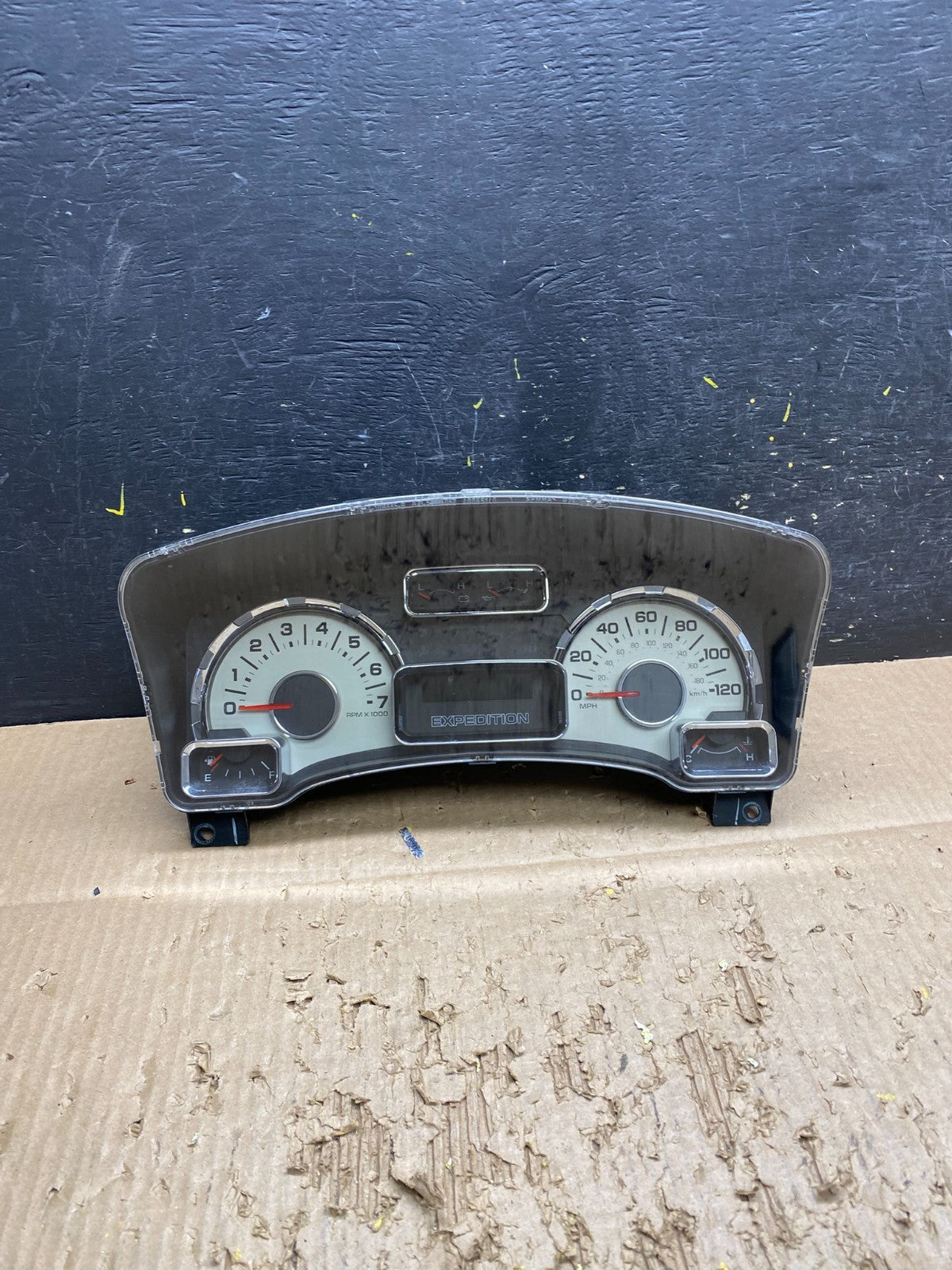 2007 2008 Ford  Expedition Speedometer Cluster Gauge OEM v7528 DG0