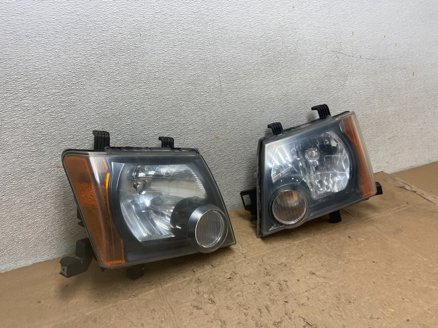 2005-2015 Nissan Xterra Left+Right Side Set Headlights OEM Y8327 DW2