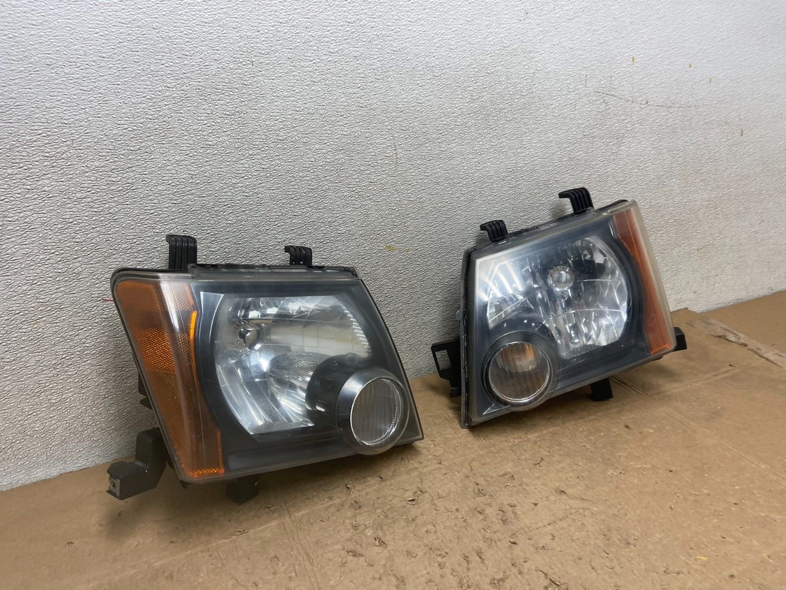 2005-2015 Nissan Xterra Left+Right Side Set Headlights OEM Y8327 DW2