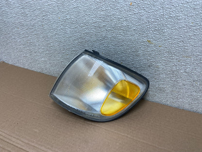 1998 to 2000 Toyota Sienna Left Driver Side Turn Signal Marker Lamp AB0942 DW1