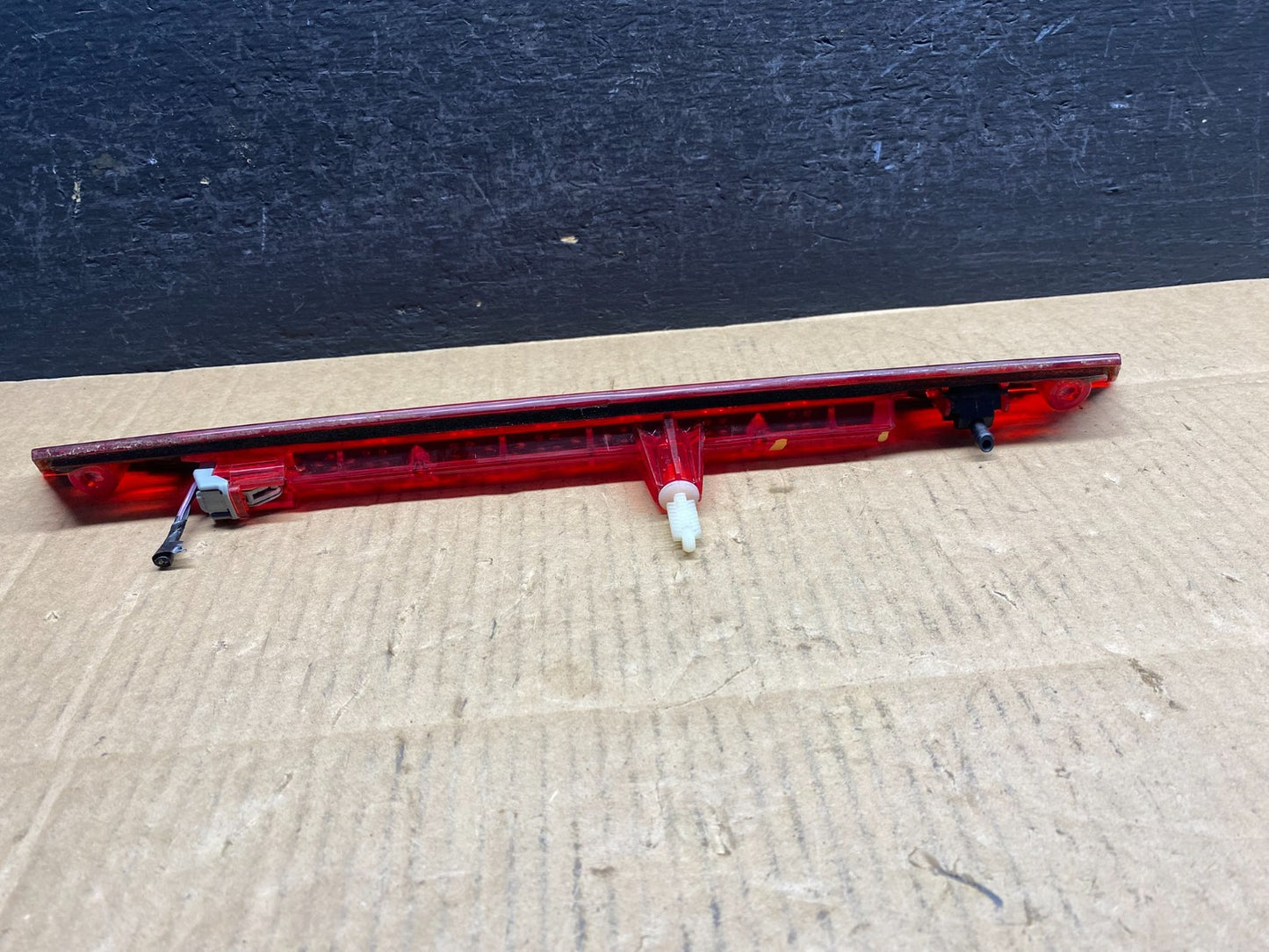 2007 to 2011 Ford Edge Rear Third Brake 3rd Light Lamp AD5102 DG1
