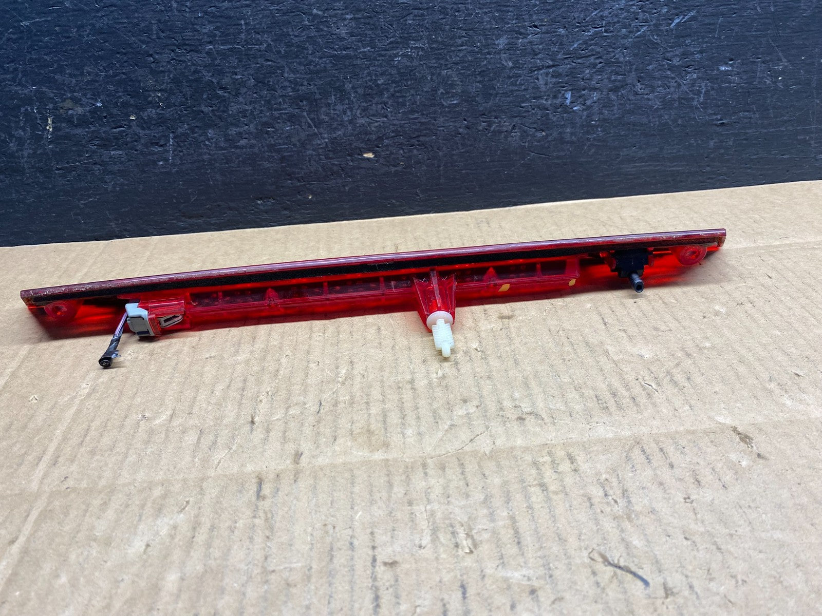 2007 to 2011 Ford Edge Rear Third Brake 3rd Light Lamp AD5102 DG1