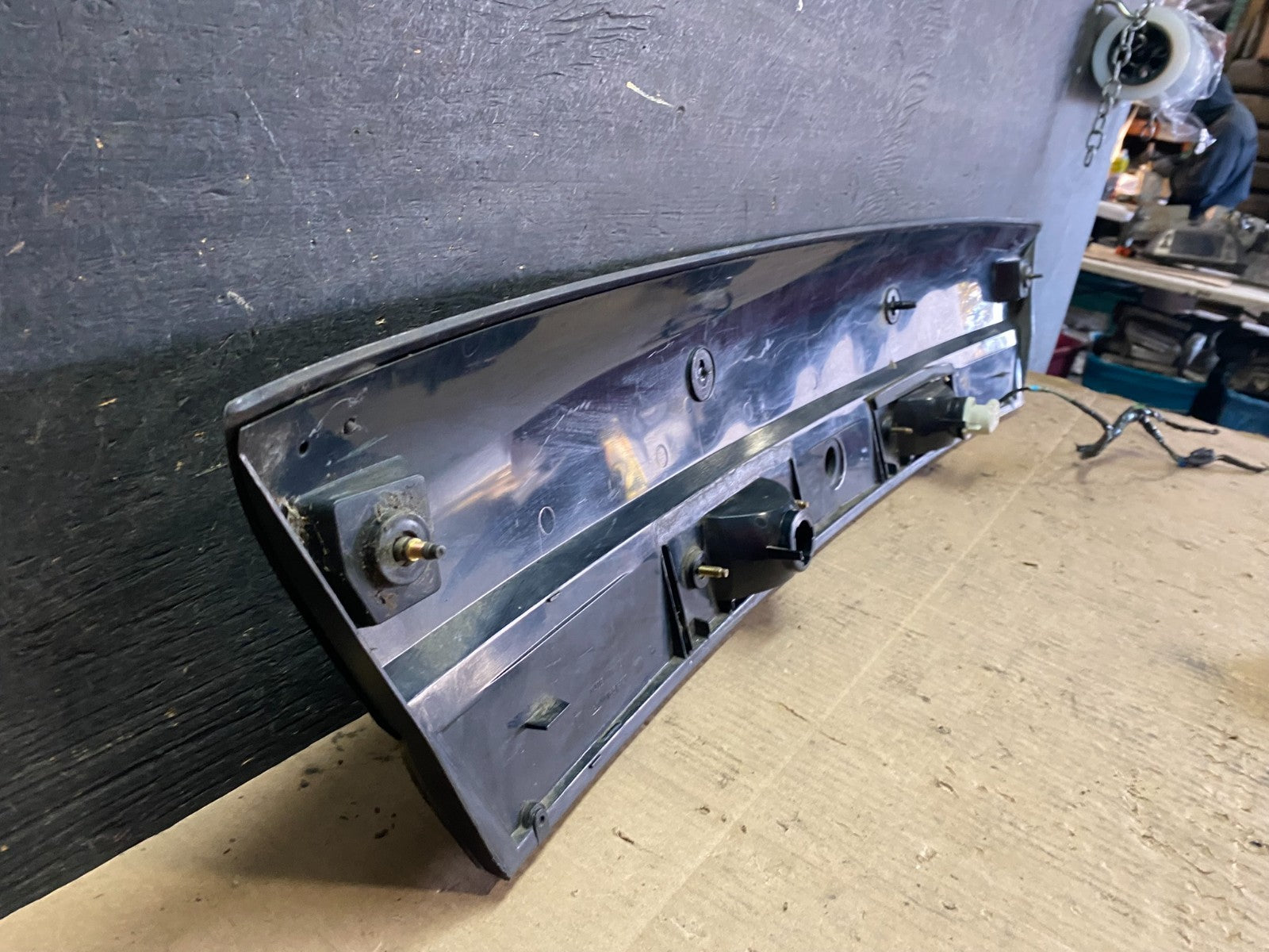 1995-1999 Chevrolet Monte Carlo Trunk Lid Panel Brake Light Bar Cover u6438 DG9