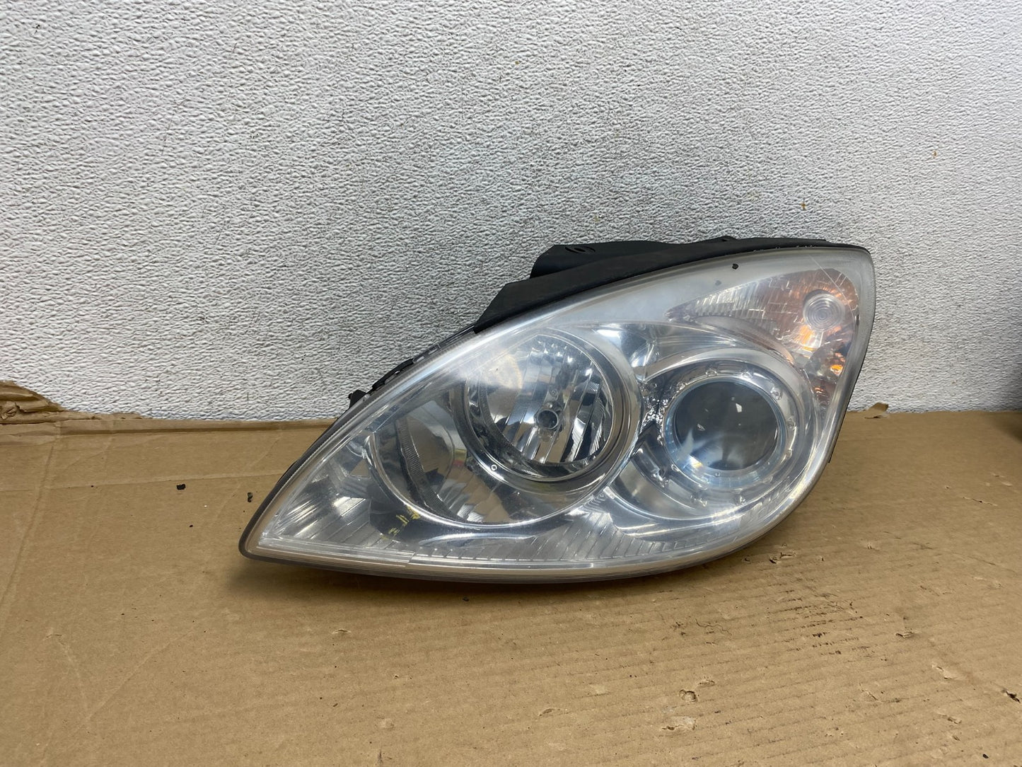 2010 to 2012 Hyundai Elantra Touring Left Driver Headlight Halogen AG9198 DW1