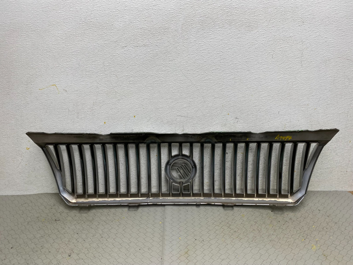 2002 to 2005 Mercury Mountaineer Front Upper Grill Grille Oem A1414 DG14