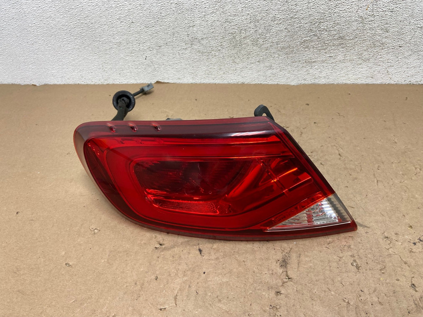 2015 2016 2017 Chrysler 200 Sedan Left Driver LH Side Tail Light AG4468 LK0