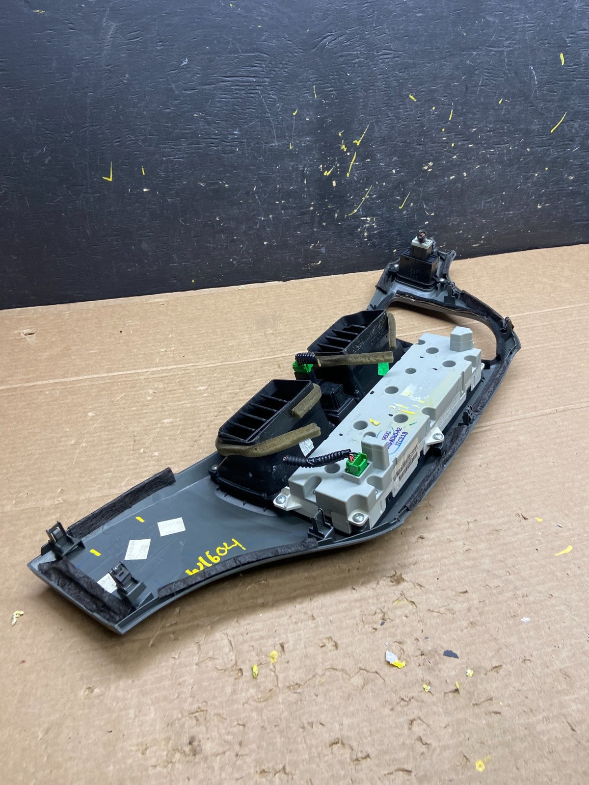 2005 to 2010 Honda Odyssey  Radio Climate Control Dash Trim Bezel W1604 DG4