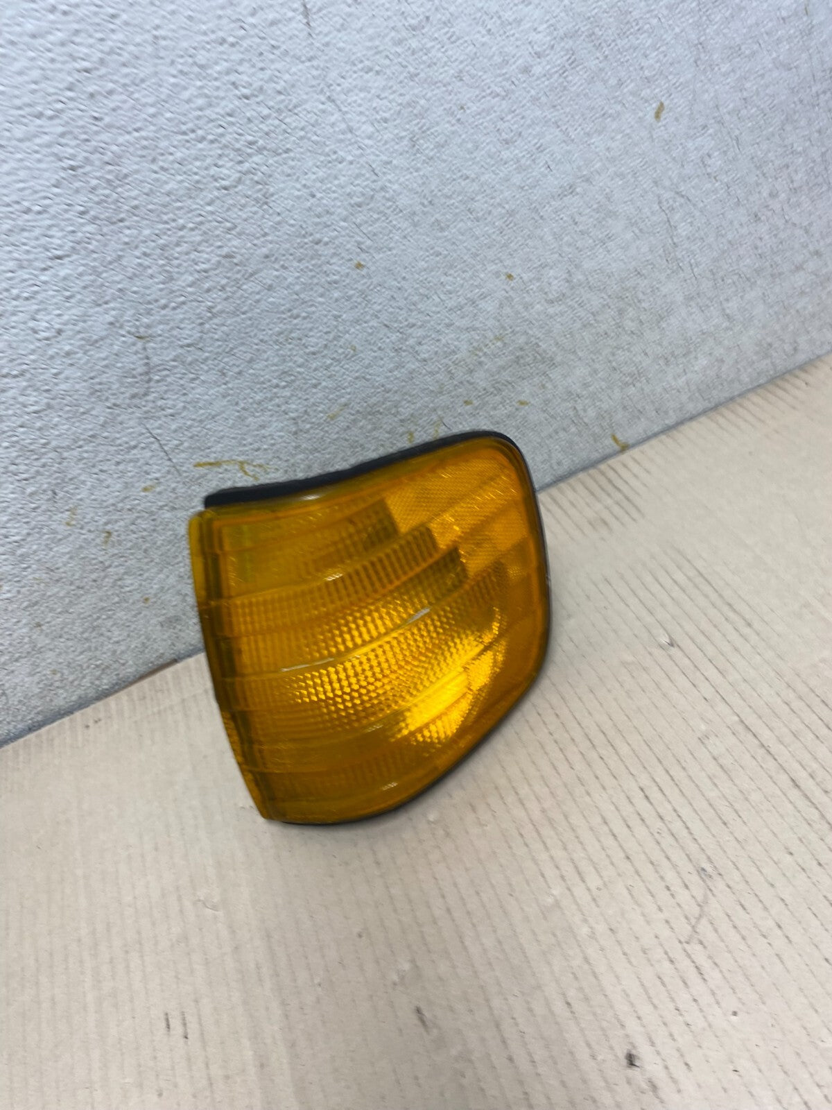 1986-1991 Mercedes W126 500SL 560SEL Left Driver Headlight Turn Signal o3956 DG2