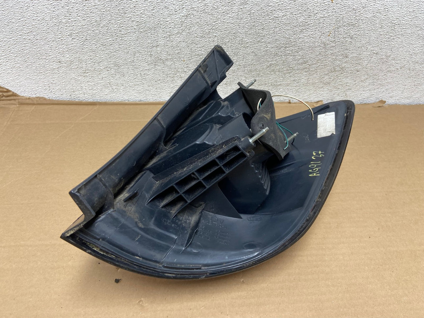 2003 - 2008 Pontiac Vibe Left Driver LH Side Tail Light AG9137 LK4