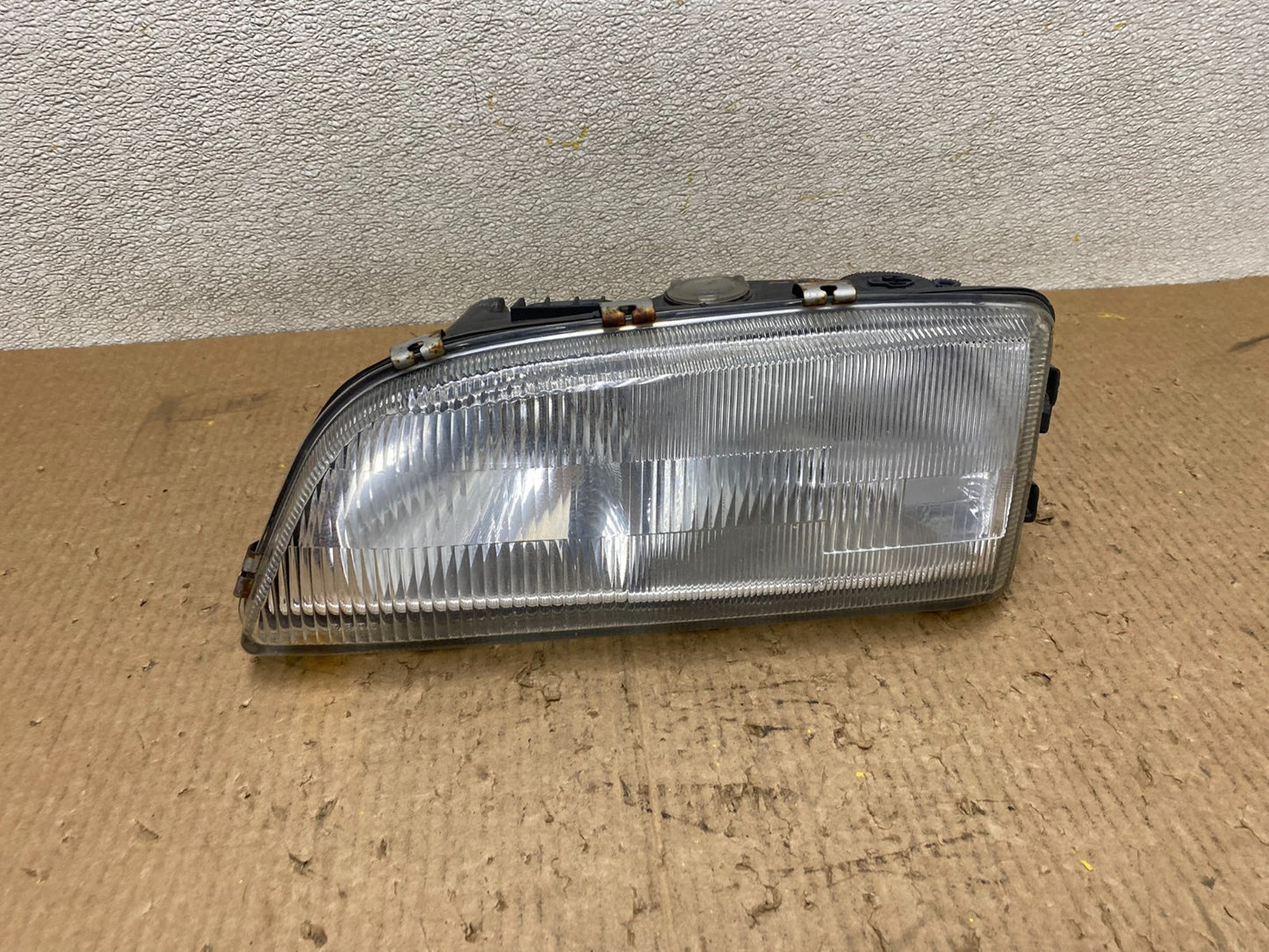 1997-2000 Volvo S70 C70 V70 Left Driver Halogen Headlight Aftermarket W5497 DG0