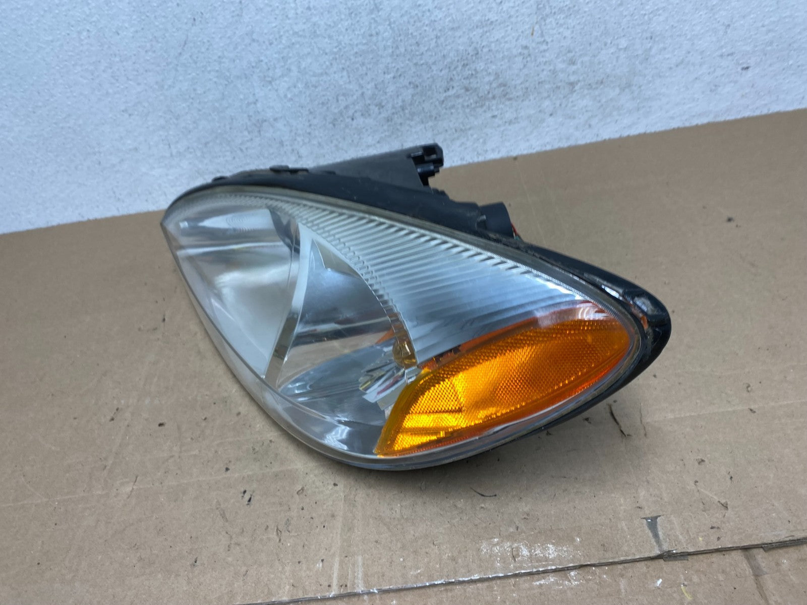 2000 to 2007 Ford Taurus Left Driver LH Side Halogen Headlight TYC AE5953 DW1