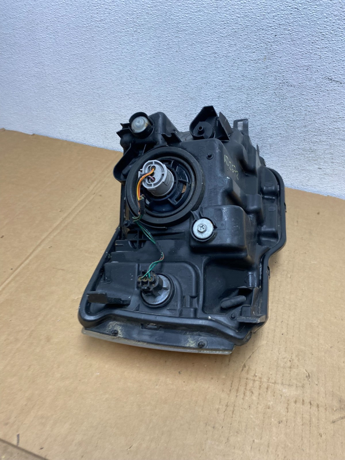 2004 - 2008 Mitsubishi Endeavor Headlight Left Driver Lh Side AD2672 DW7